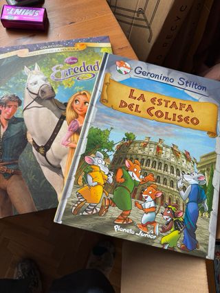 Libros infantiles. Caja con 30 libros