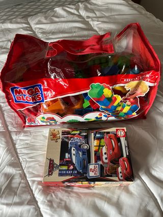 Mega Bloks y 2 Puzzles Cars
