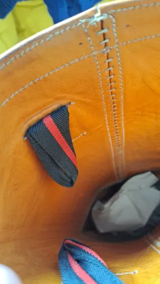 Botas camperas artesanales de piel.