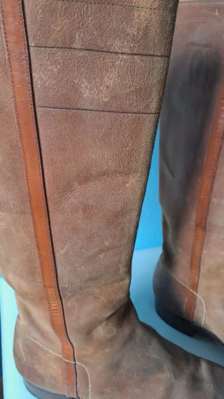 Botas camperas artesanales de piel.