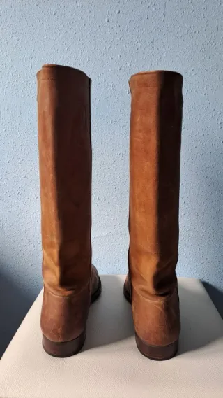 Botas camperas artesanales de piel.