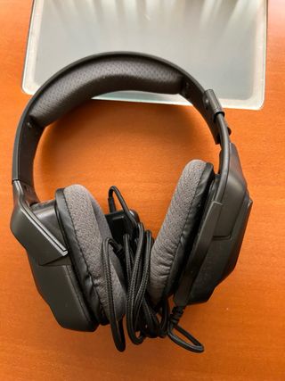 PS4 Slim Negra + 5 Juegos + Cascos