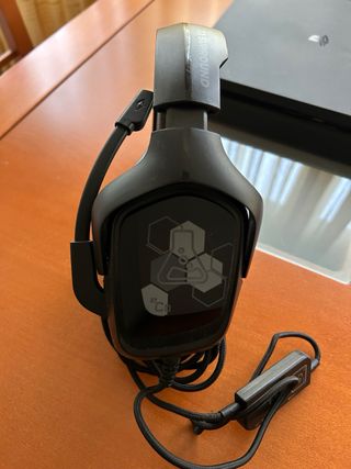 PS4 Slim Negra + 5 Juegos + Cascos