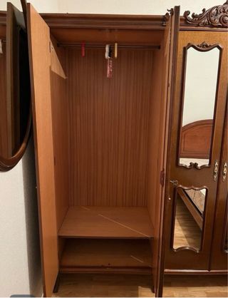 Armario ropero de madera con espejos