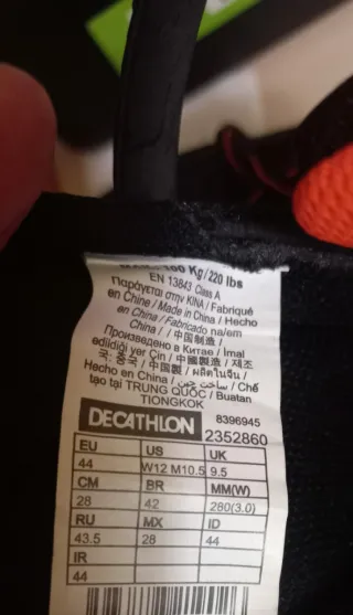 Patines en línea Oxelo negros y naranjas.