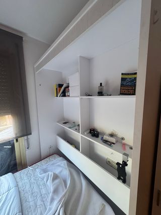 Cama abatible vertical 150x190 con estantería.
