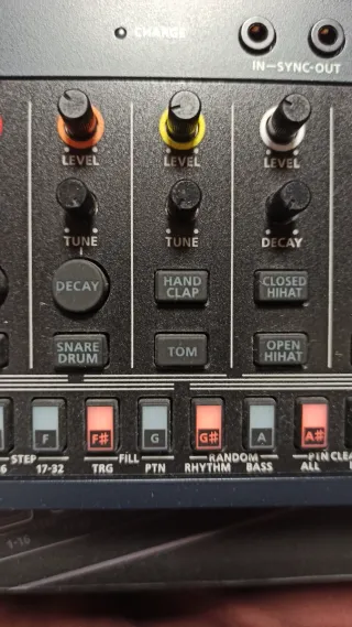 Roland T8 Caja Original