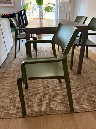 Mesa y 4 sillas de exterior nardi