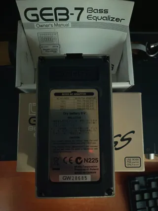 Boss GEB-7 Ecualizador Bajo