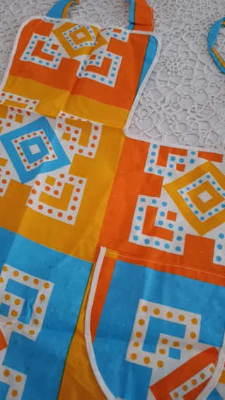 Coppia grembiuli cucina vintage fantasia optical.