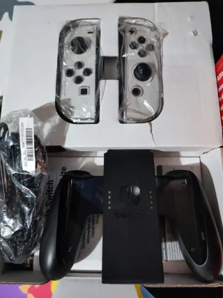 Nintendo Switch OLED Blanca + Mando Hori Azul