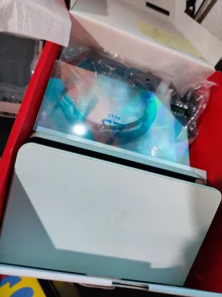 Nintendo Switch OLED Blanca + Mando Hori Azul