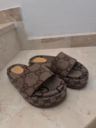 Gucci Sandalias.