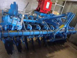 Arado de discos agrícola verde