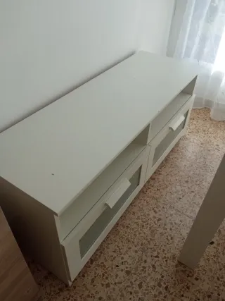 Librería Ikea Blanca con Puertas de Cristal