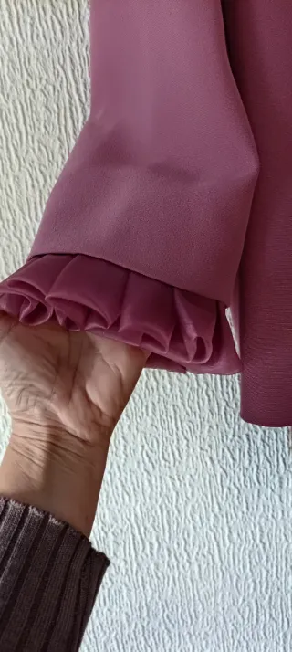 Conjunto traje rosa con blusa y falda