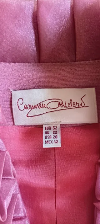 Conjunto traje rosa con blusa y falda