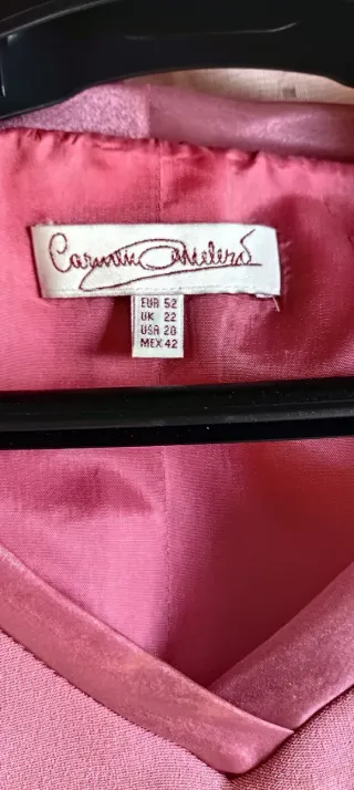 Conjunto traje rosa con blusa y falda