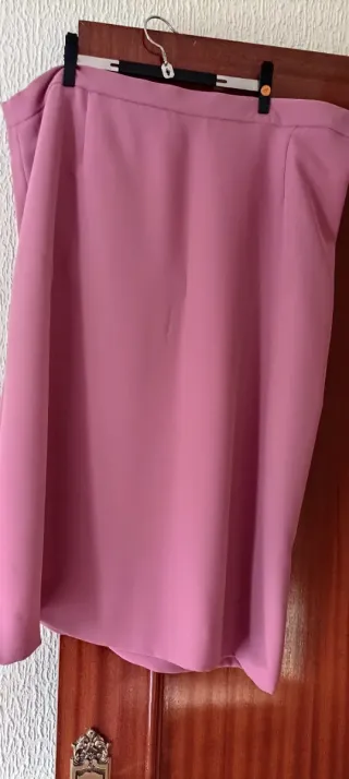 Conjunto traje rosa con blusa y falda