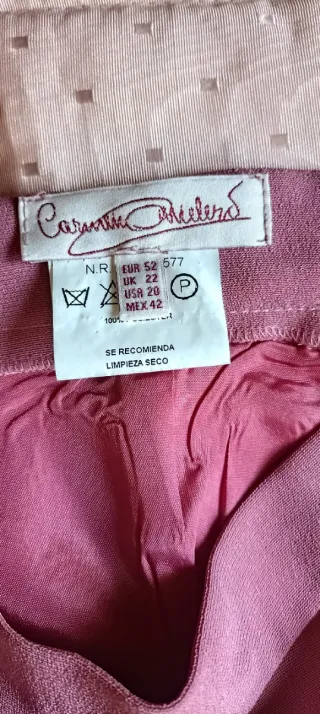 Conjunto traje rosa con blusa y falda