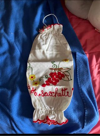 Porta sacchetti ricamato