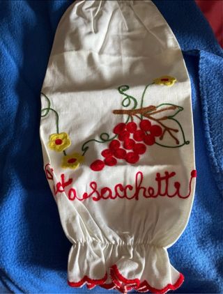 Porta sacchetti ricamato