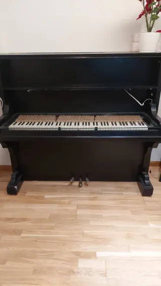 Piano negro clásico - no envios