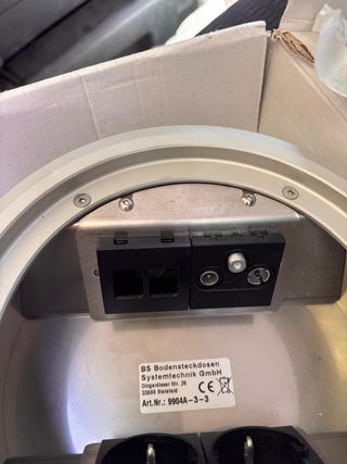 Caja de conexiones de suelo profesional Mod 9904A