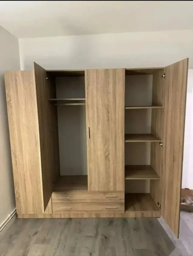 Armario de madera color beige/marrón