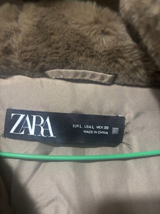 Abrigo de pelo con capucha