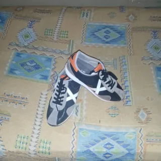 Zapatillas Munich Talla 42 Negras/Gris/Naranja