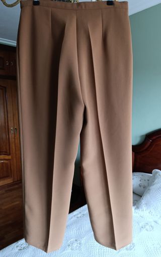 Traje Beige Oscuro Talla 48