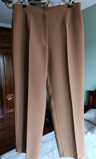Traje Beige Oscuro Talla 48
