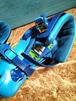 Patines en línea azules para niños