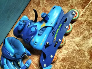 Patines en línea azules para niños