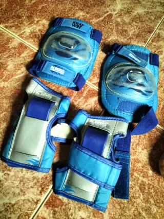 Patines en línea azules para niños