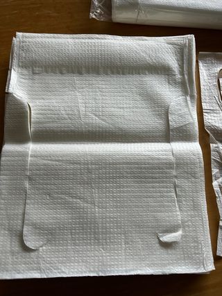 Baberos desechables para bebé (100 uds)