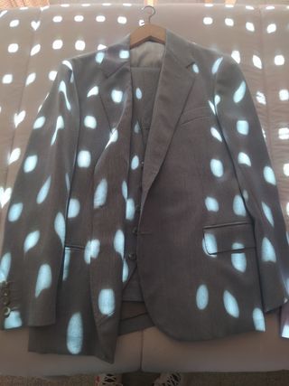 Traje de chaqueta, chaleco y pantalón camisas