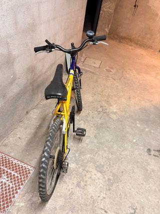 Bicicleta infantil amarilla y azul