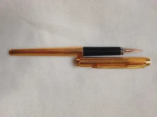 Bolígrafo parker de plata y enchapado en oro