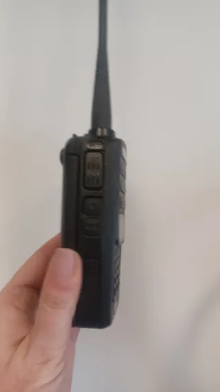 Walkie Talkie Baofeng Dual Band VHF/UHF + cargador