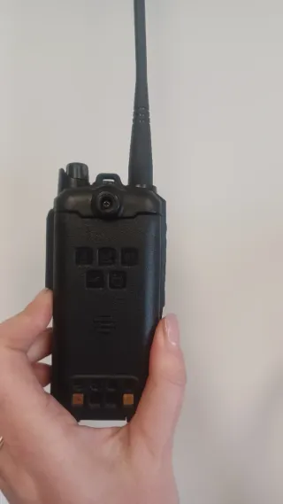 Walkie Talkie Baofeng Dual Band VHF/UHF + cargador