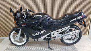 SUZUKI GSX 750 F