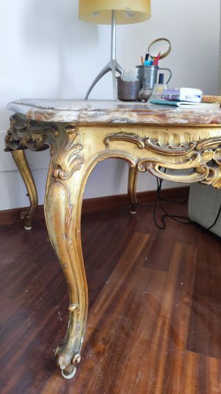 Tavolino in onice dorato