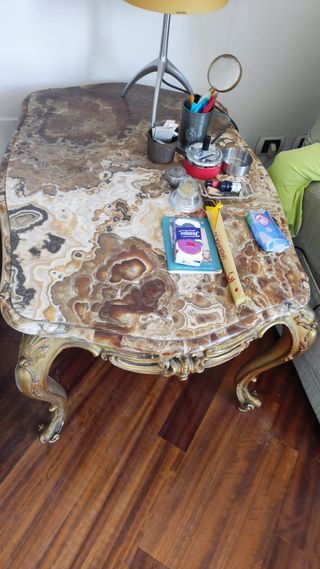 Tavolino in onice dorato