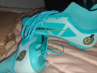 Botas de fútbol turquesa talla 43