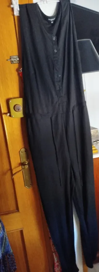 Mono pantalon Desigual negro.