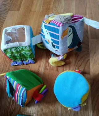Cubos de actividad para bebés