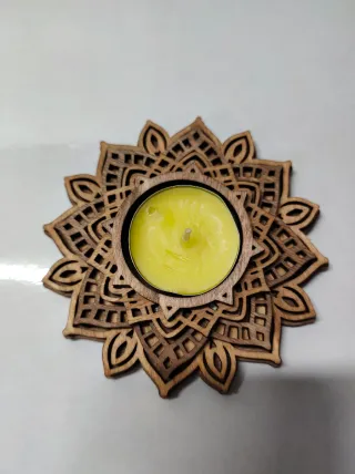 Portacandele in legno decorato