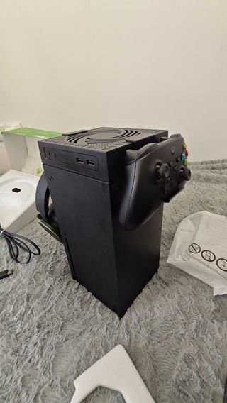 Xbox Series X + Cuffie ufficiali + Accessori